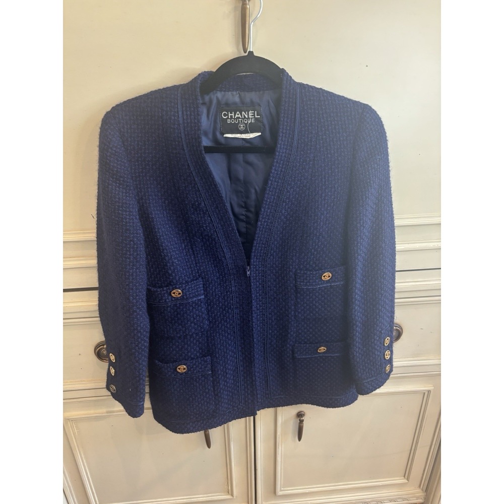 Chanel Boutique Navy Tweed Skirt Suit Set Gold CC Logo Button Pocket Vintage 90s